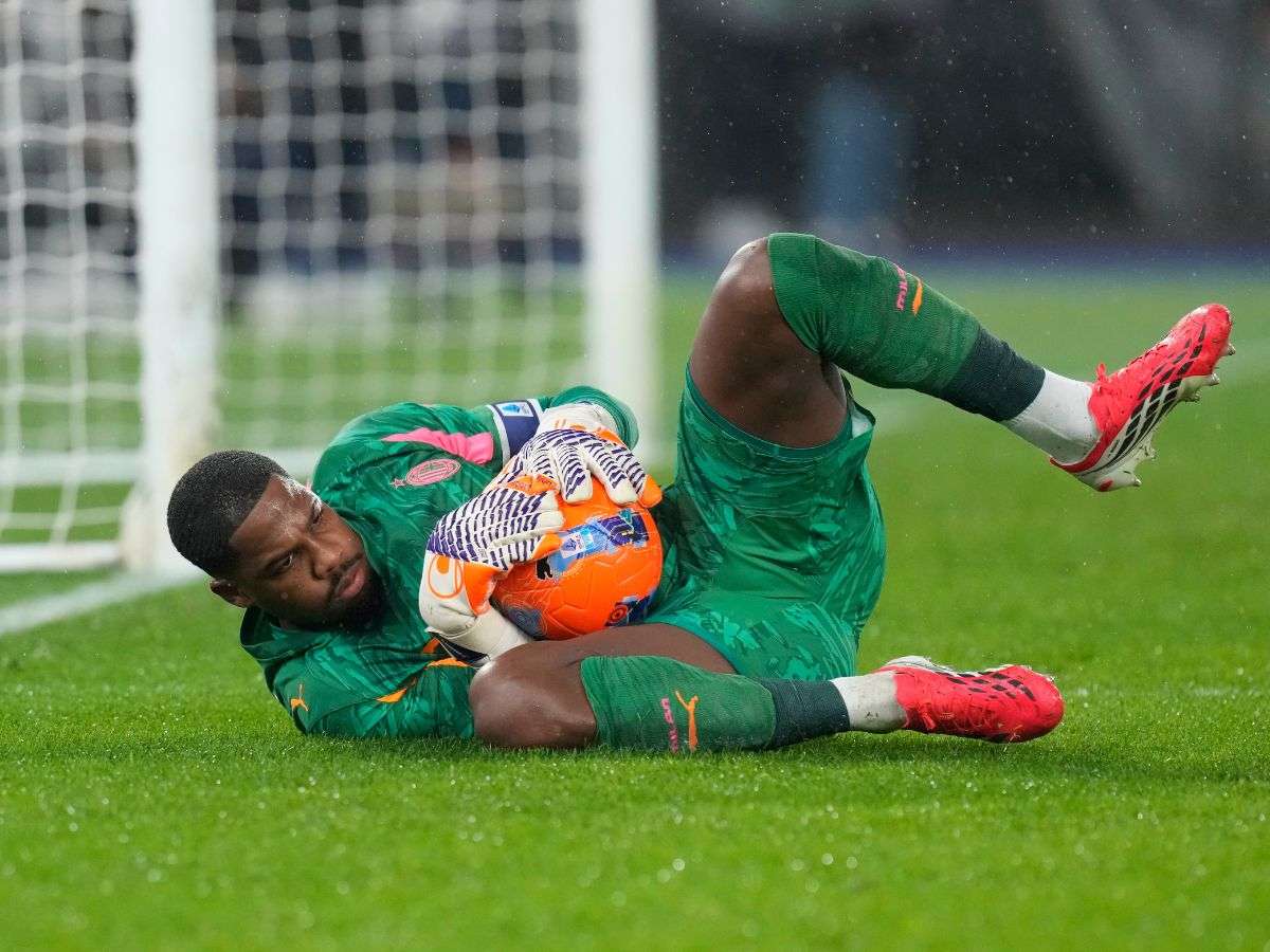 Mike Maignan renueva con el Milan hasta 2031