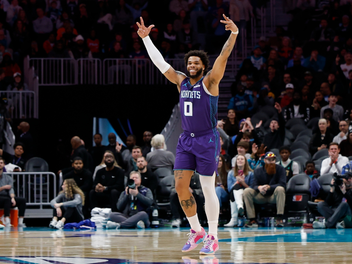 Hornets arrasan con gran ventaja ante los Sixers