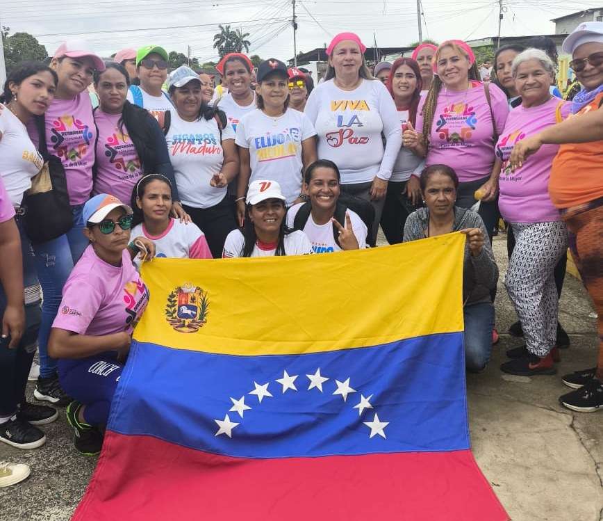 Continúan manifestaciones de apoyo al presidente Maduro en el país