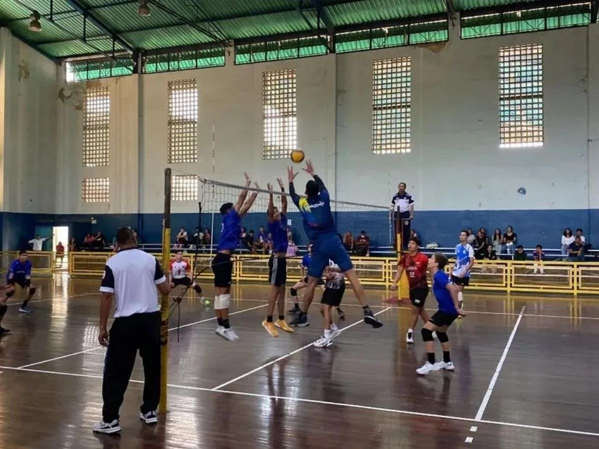 Voleibol masculino sub-17 por boleto mundial