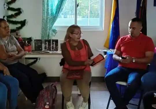 Activan círculos de lectura en apoyo al presidente Maduro y la primera dama