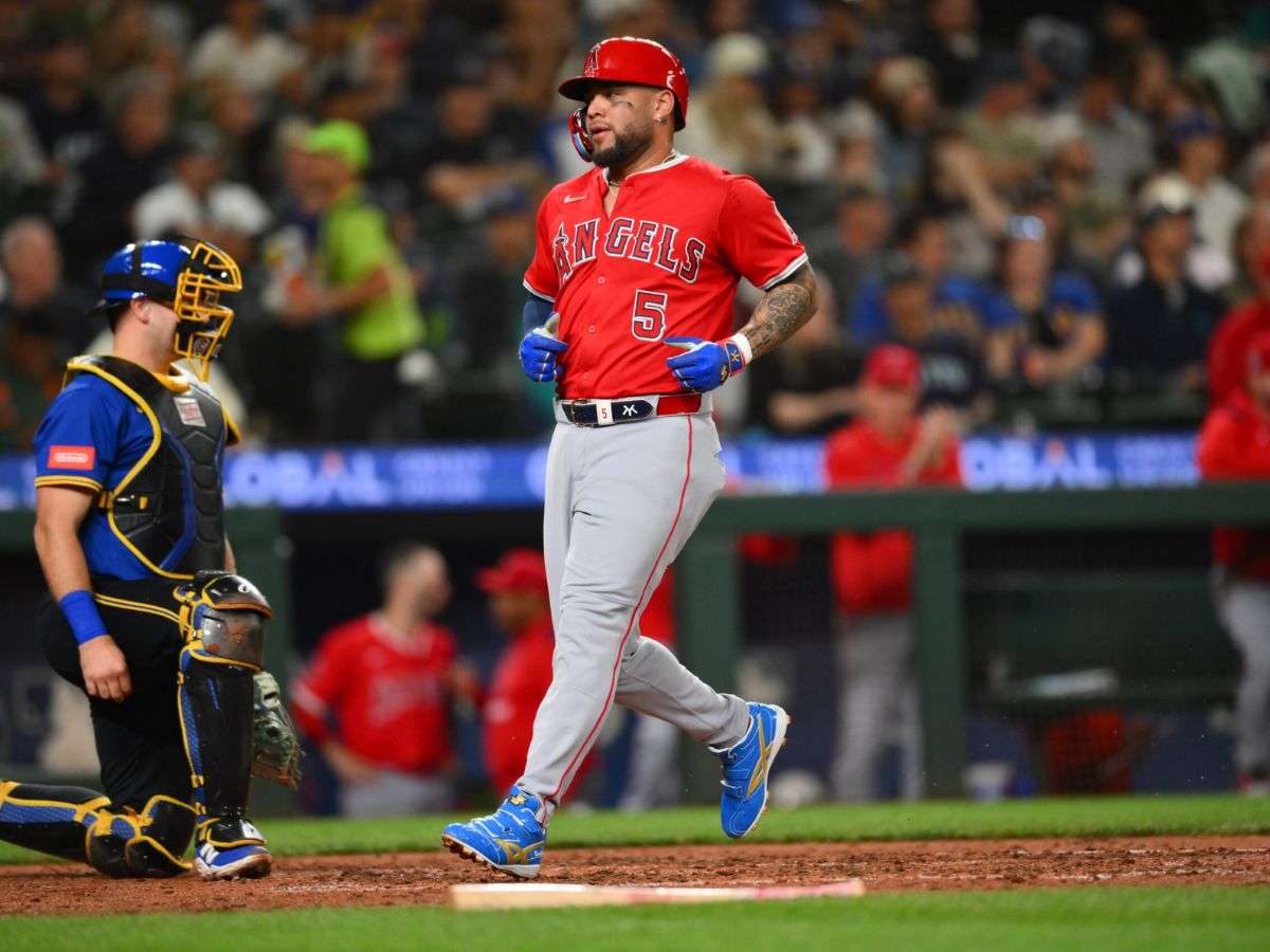 Yoán Moncada firma por un año con los Angels