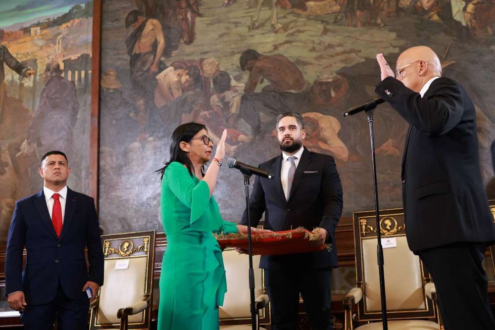 Delcy Rodríguez juró como presidenta encargada