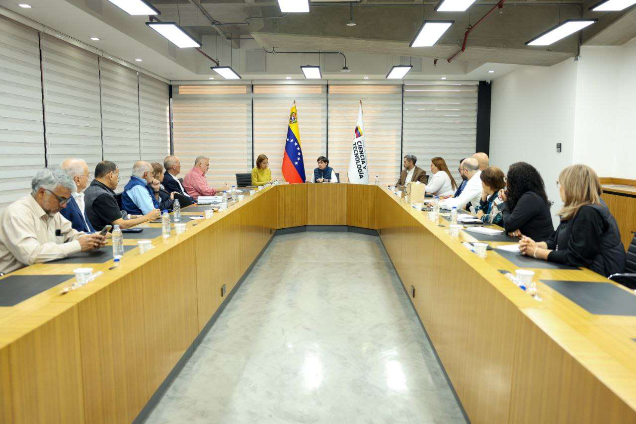Gobierno y clínicas privadas concretan alianza para potenciar sistema de salud
