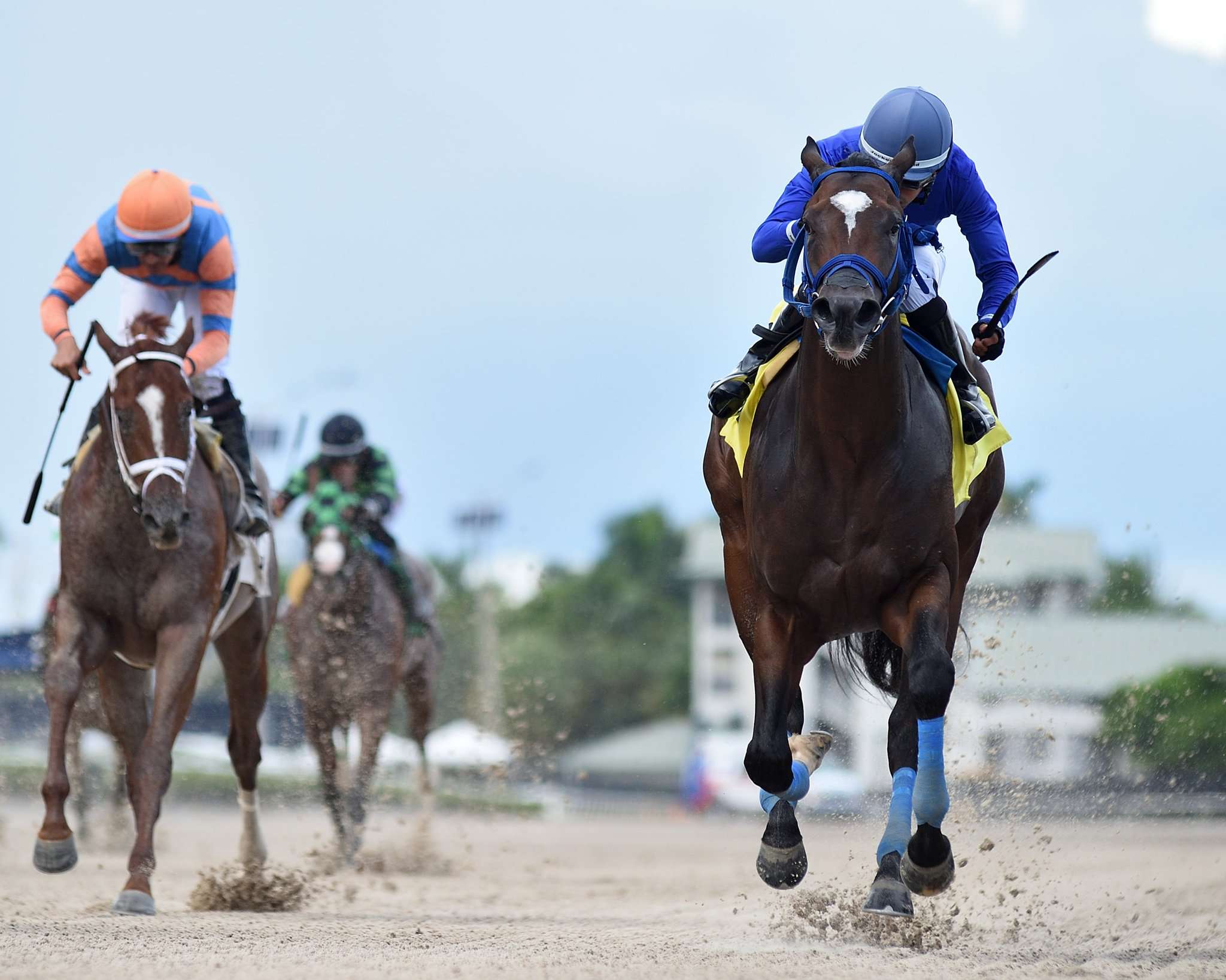 Jockey Yoalbert Coa irá a centro de rehabilitación
