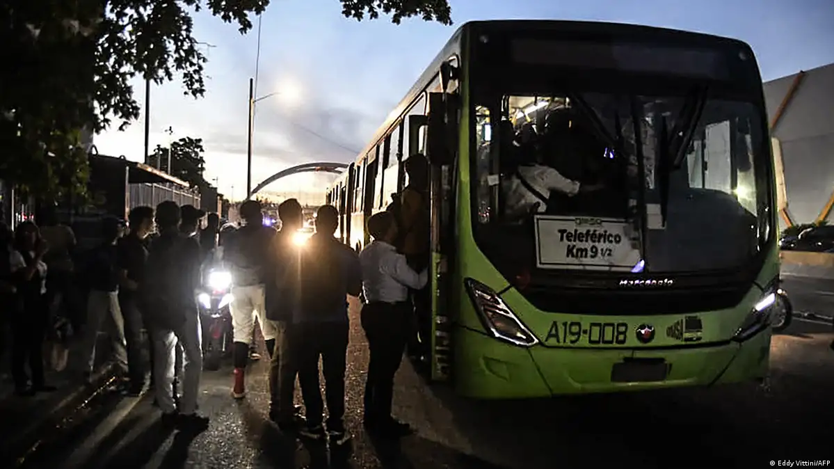 Apagón dejó a oscuras a más de la mitad de República Dominicana