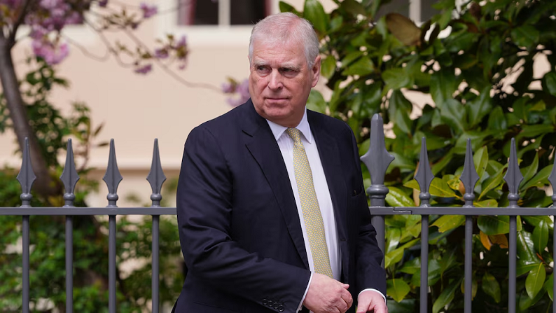 La policía británica arresta al príncipe Andrés, hermano de Carlos III, por su relación con Epstein