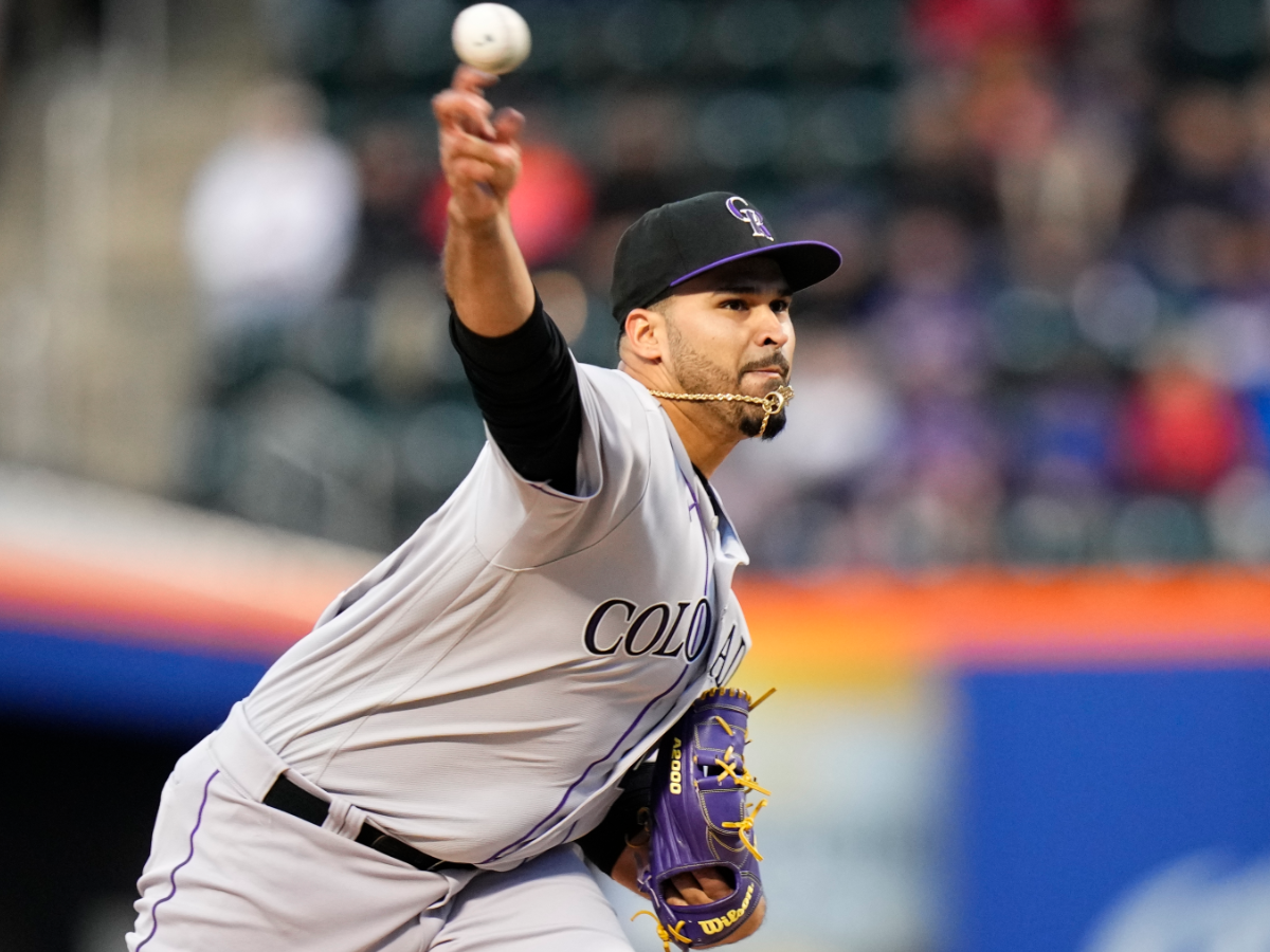 Senzatela busca mejorar el nivel con los Rockies