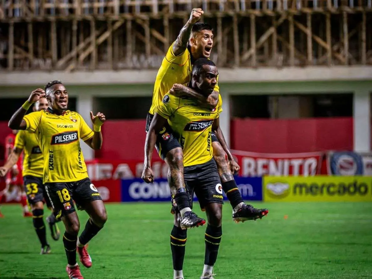 Barcelona de César Farías triunfó en Libertadores