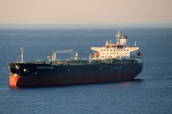 Atracó en Bilbao el primer petrolero con crudo de Venezuela tras la intervención de EEUU