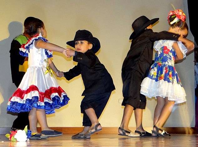 Niños del Tuy aprenden el joropo con la práctica
