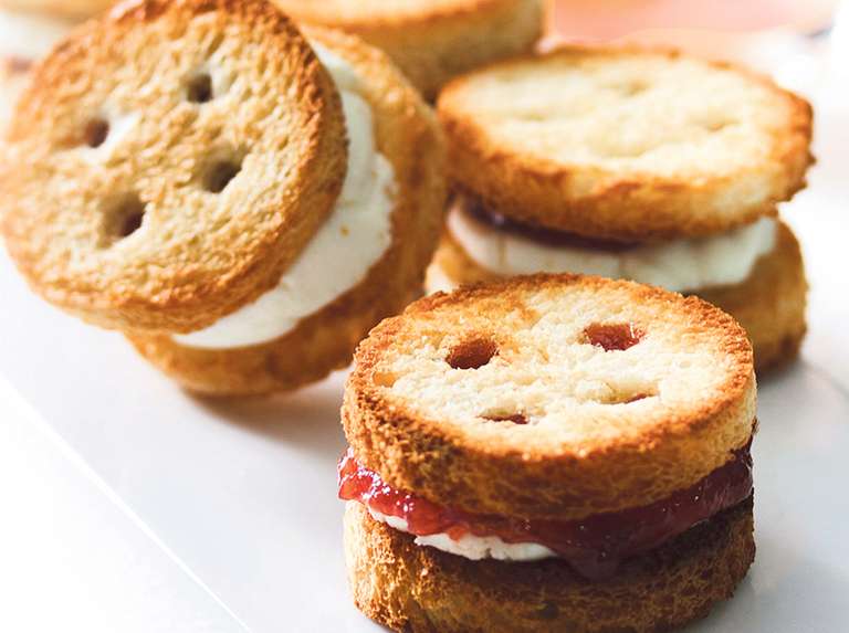 Botones rellenos de queso de cabra