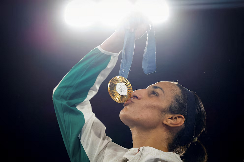 la campeona olímpica Imane Khelif volvió a responder a los cuestionamientos sobre su género