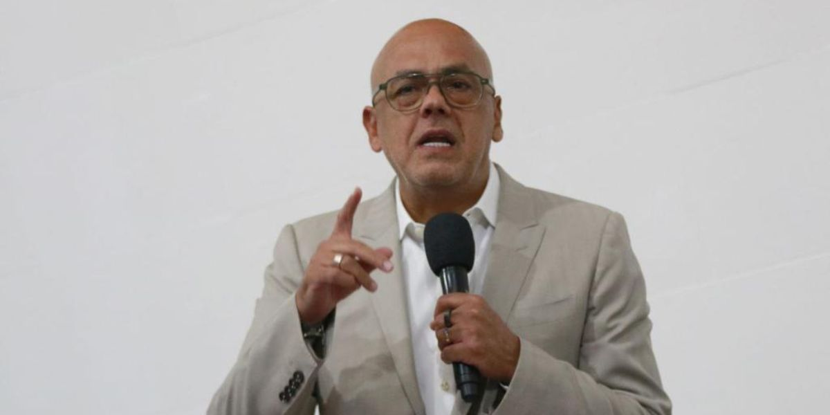 Jorge Rodríguez contra Mario Villarroel expresidente de la Cruz Roja Venezolana: 'Delincuente y ladronazo'