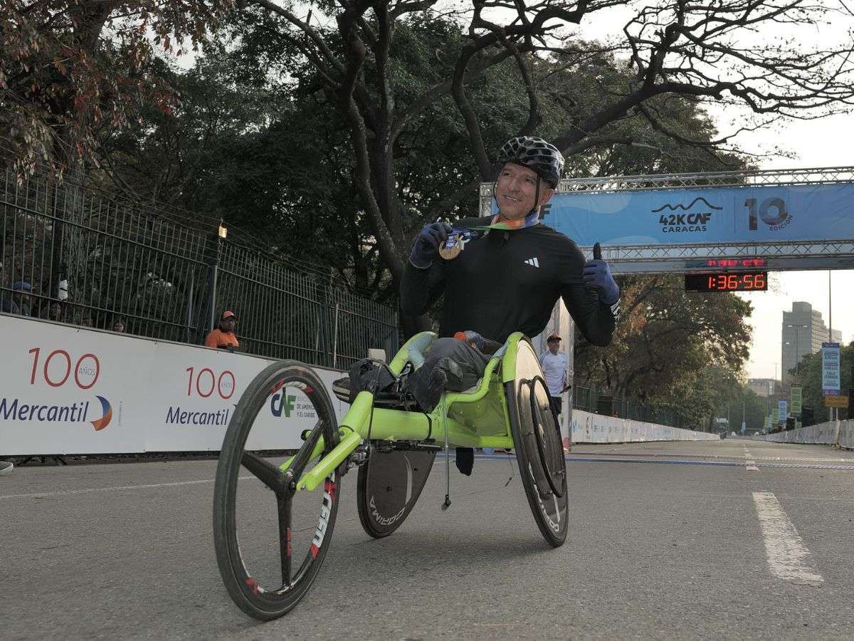 Juan Valladares sigue rompiendo marcas en CAF