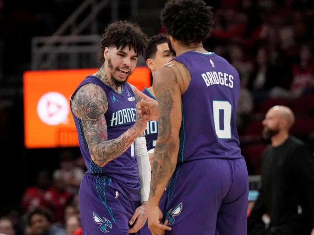 Hornets siguen enrachados y aplastan a Rockets