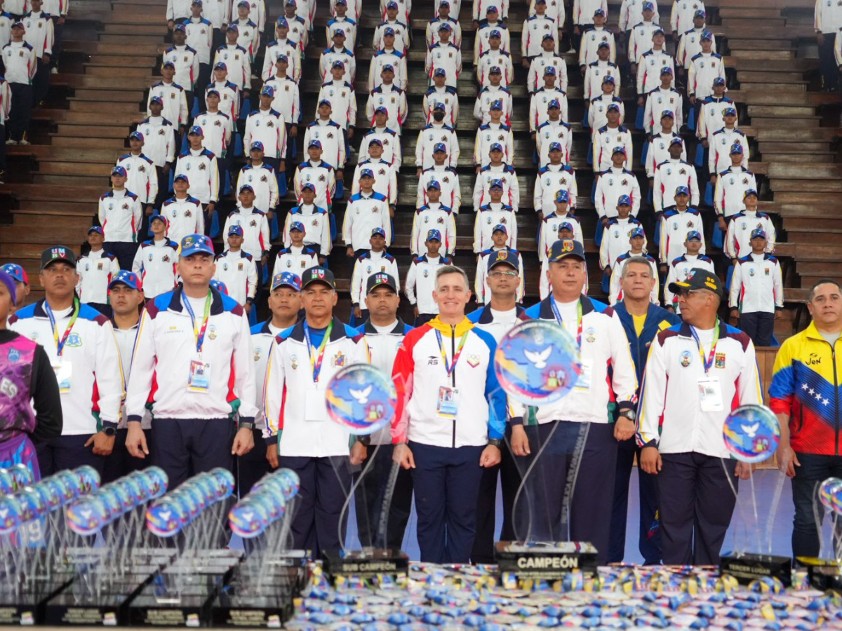Interacademias recibieron dotación deportiva - Líder en deportes