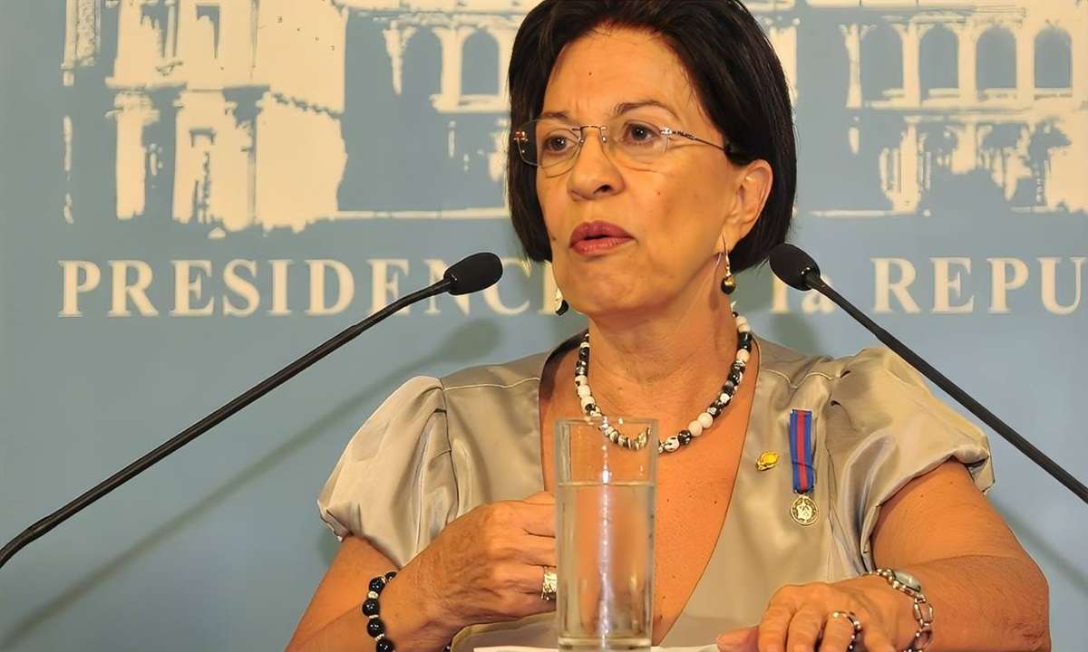 Presidenta (E) Delcy Rodríguez lamenta fallecimiento de Nora Uribe