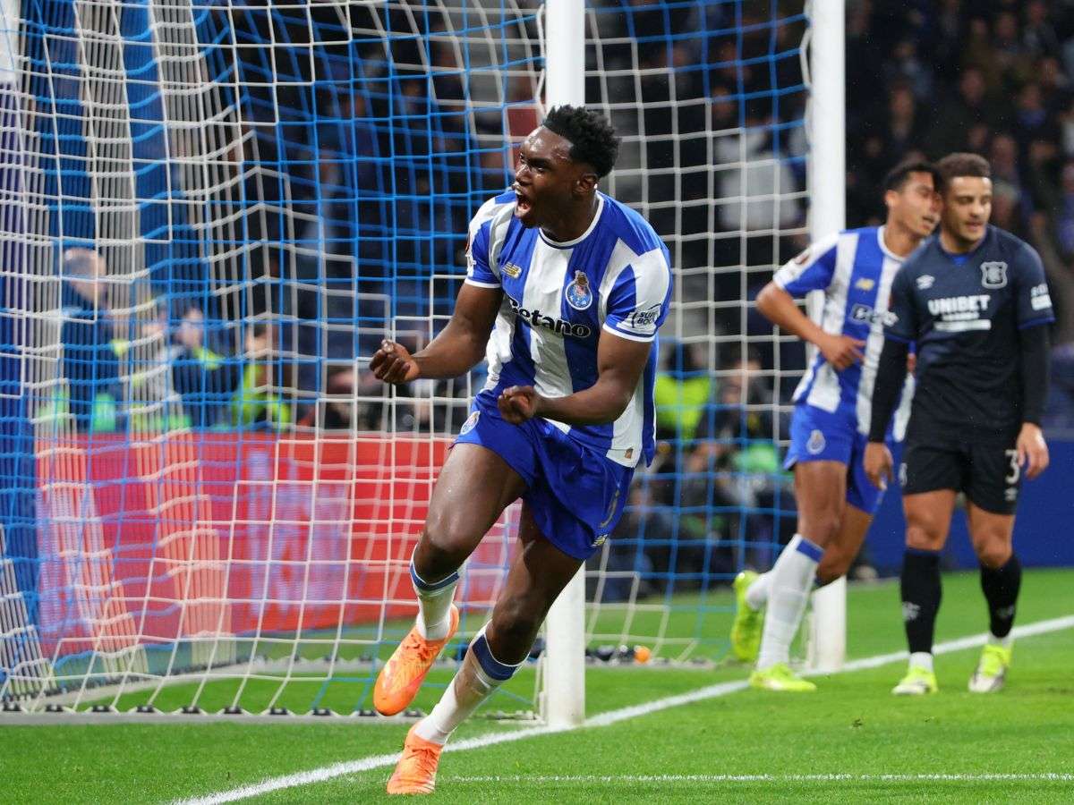El Porto confirmó la operación de Samu Aghehowa
