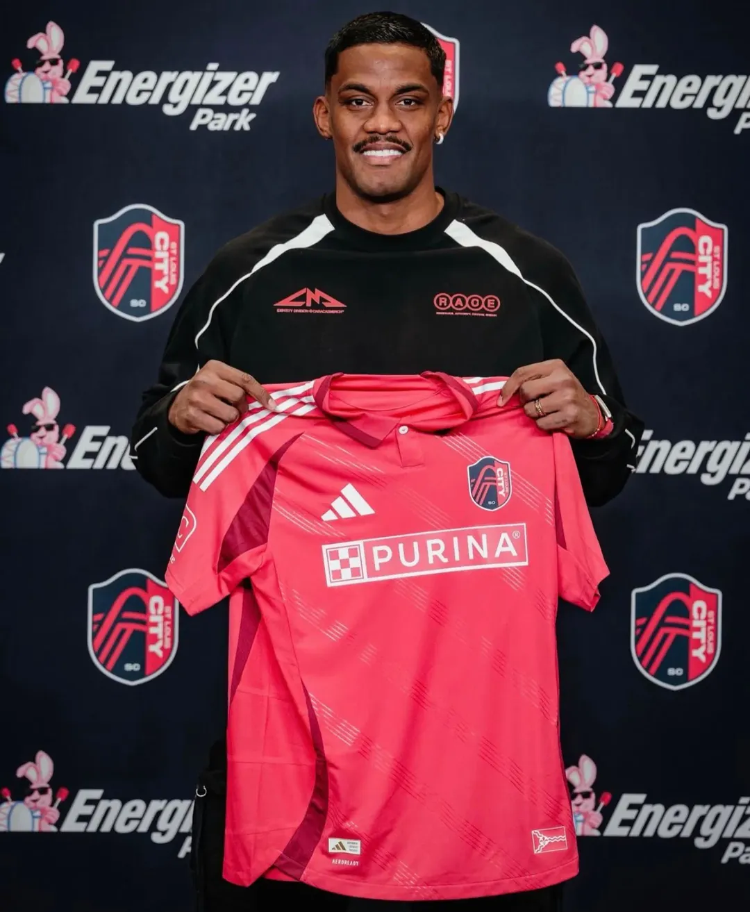 Sergio Córdova seguirá su carrera en la MLS