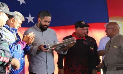 Celebran 35 años de trayectoria laboral del presidente Nicolás Maduro