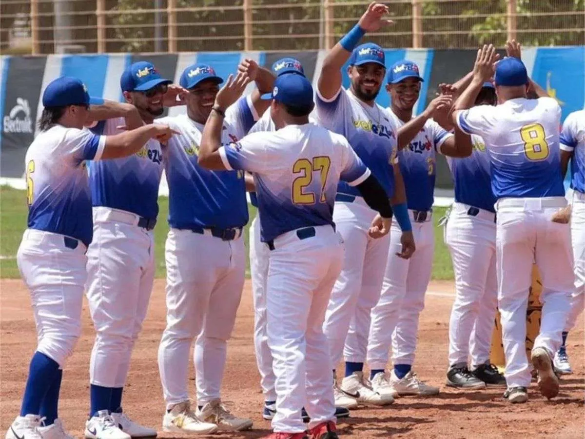 Softbol masculino inició con dos victorias