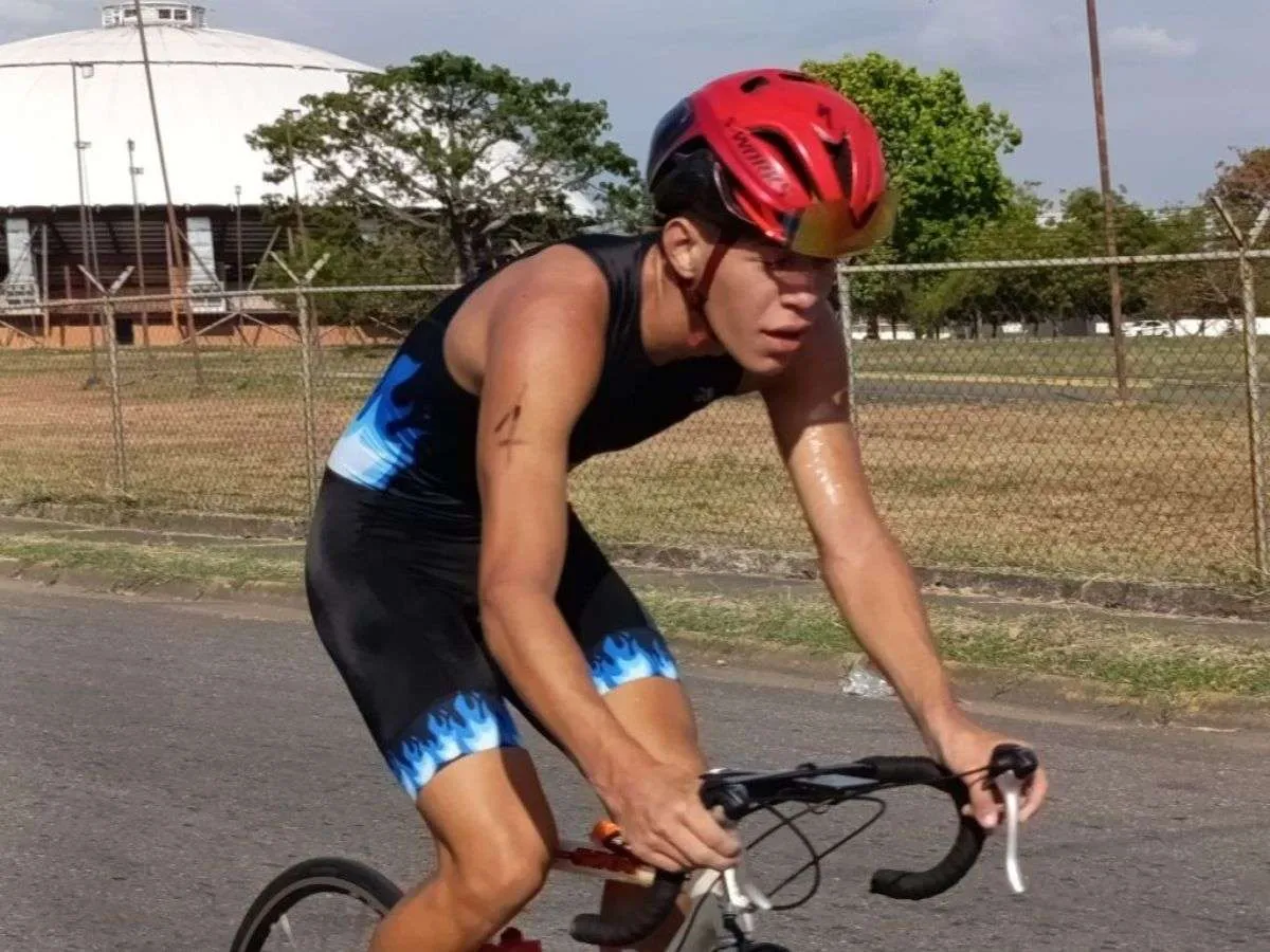 Fermín y Campos mandaron en triatlón