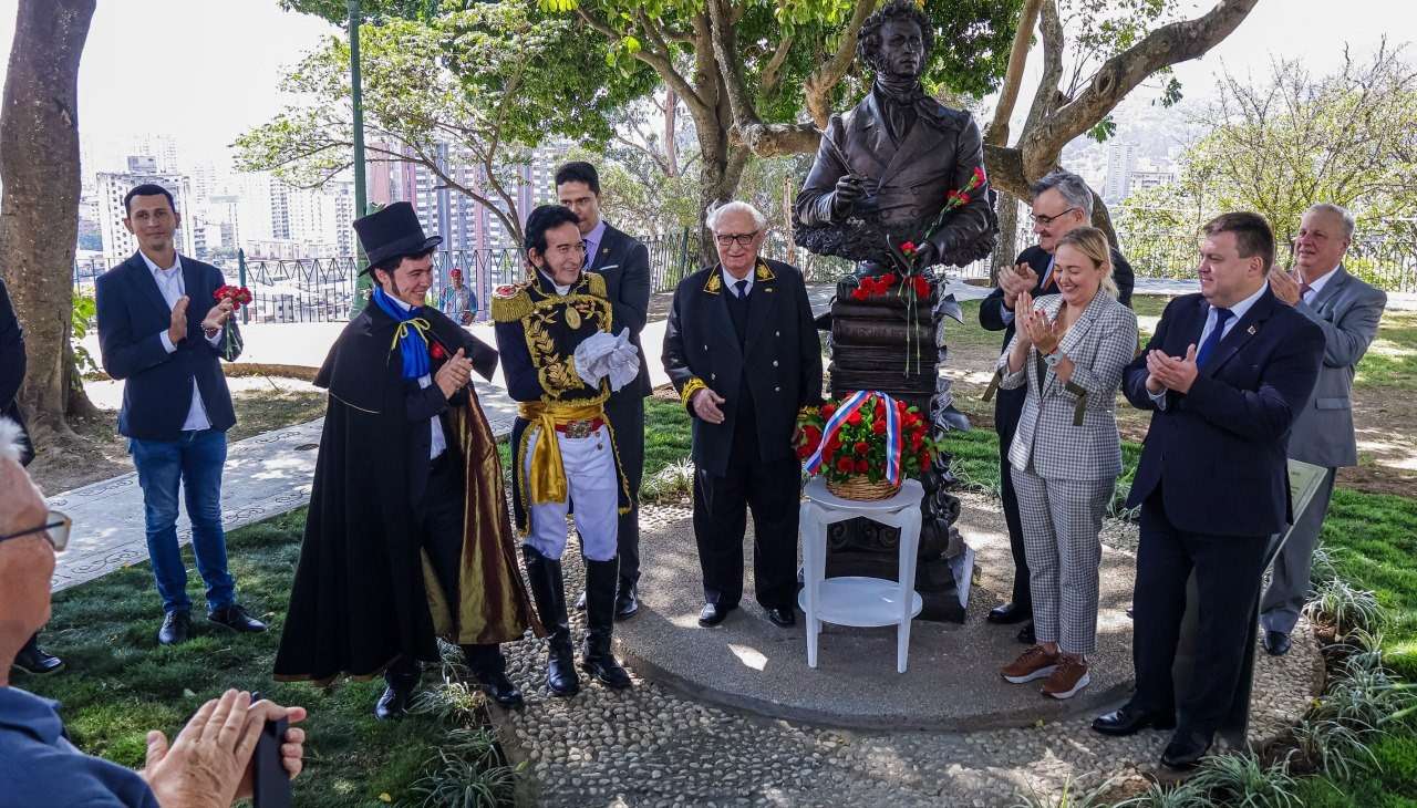 Venezuela acompaña ofrenda floral en Caracas por el Día del Diplomático ruso