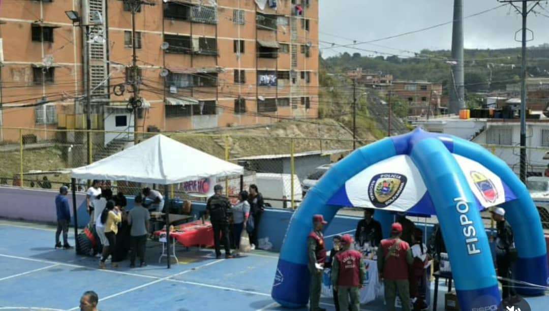 Gobierno brinda atención social en La Dolorita de Petare