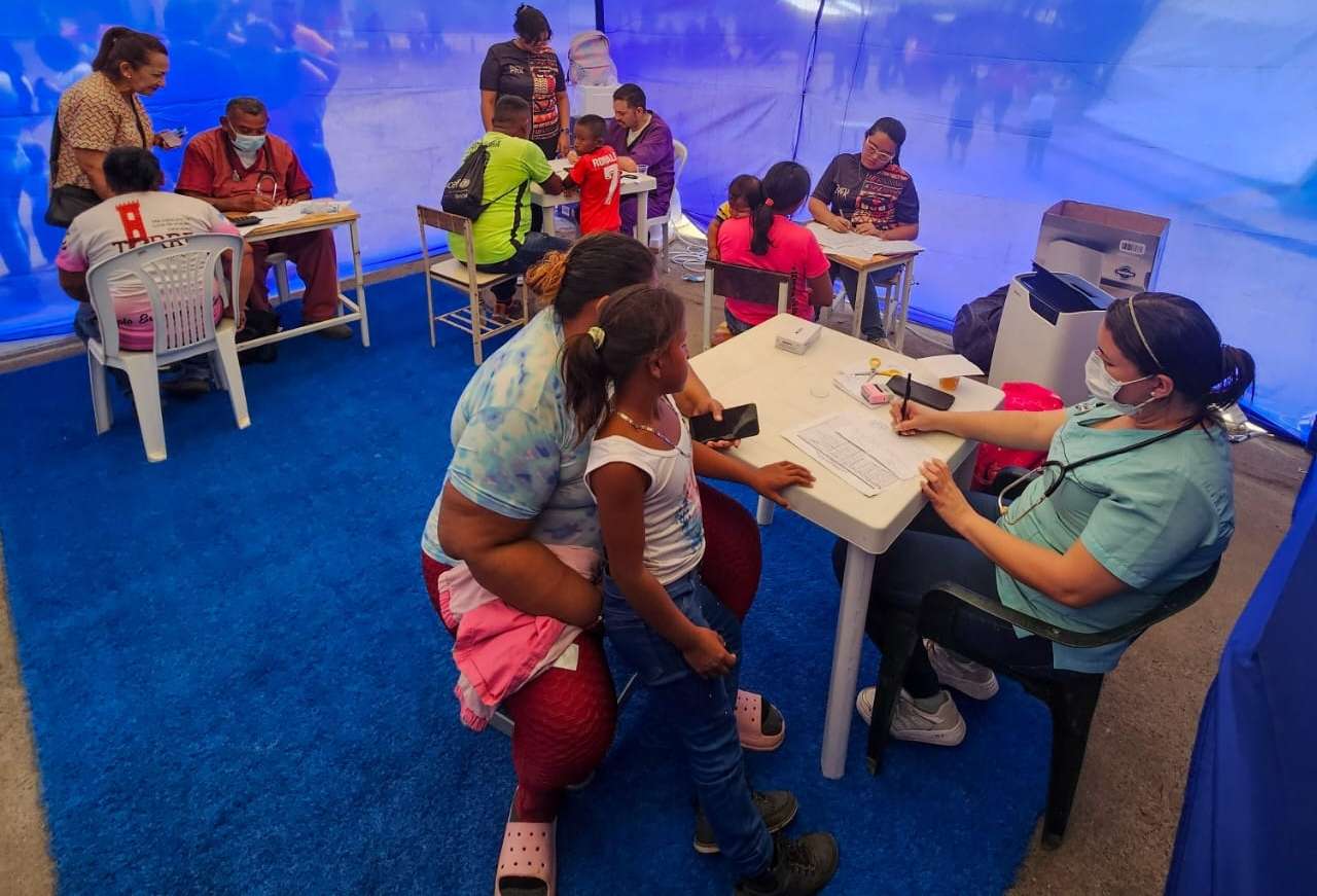 Habitantes de Volcán recibieron atención legal y médica