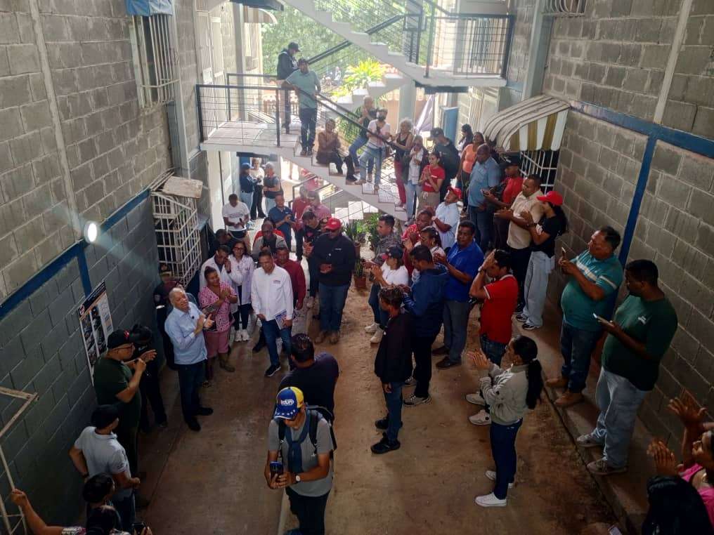 Retornan 40 familias de Parque Alto a sus hogares en Guatire