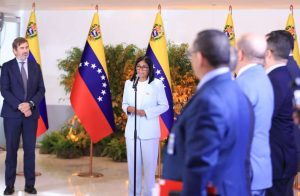 Llega a España el primer barco con crudo venezolano como pago del gas que produce Repsol