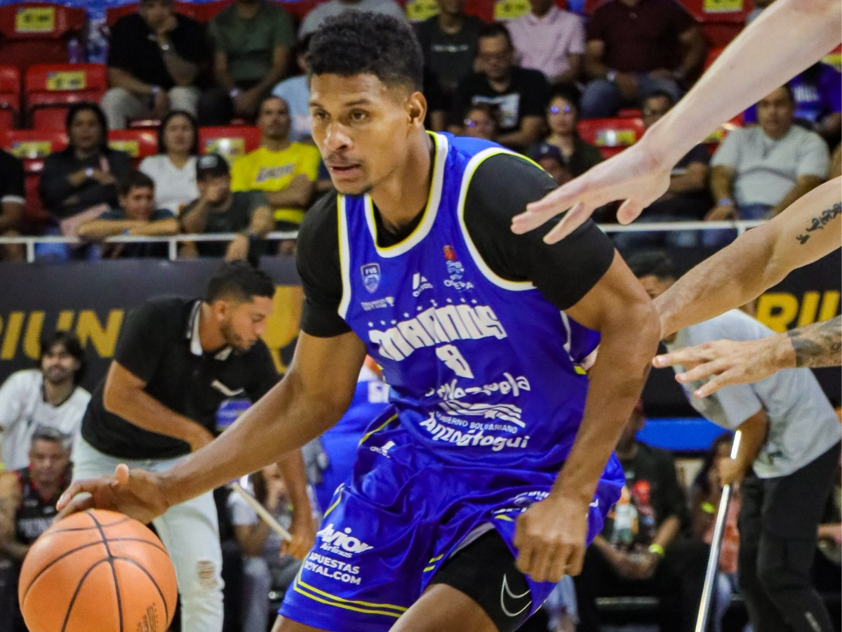 Marinos arrancó con todo la Superliga