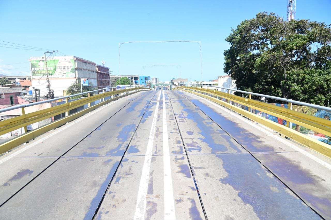 Inicia en La Guaira plan de asfaltado con material del lago de Guanoco