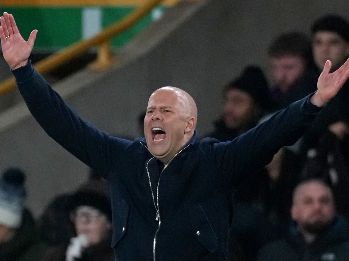 Arne Slot bajo presión tras nueva caída crítica