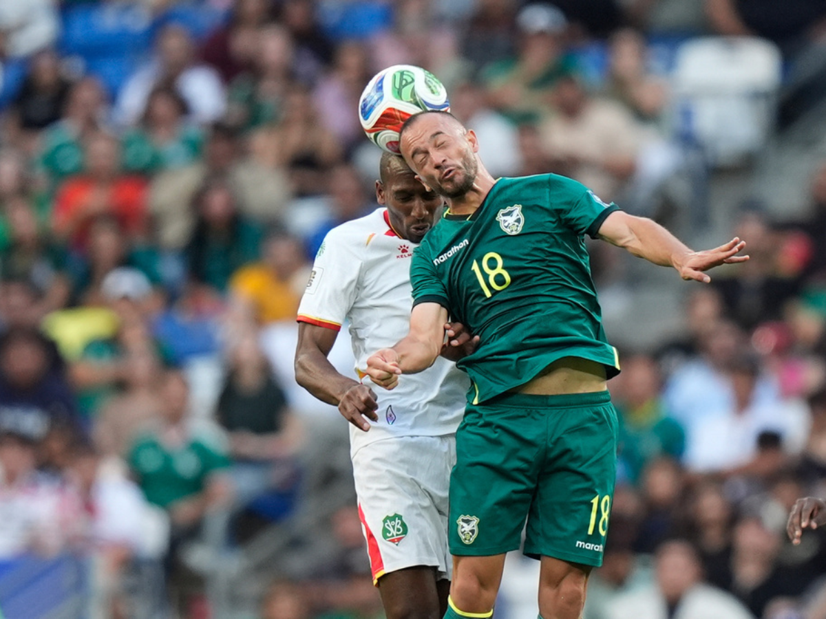 Bolivia remonta a Surinam y conserva el sueño mundialista