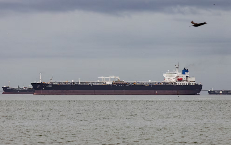 el cierre del estrecho de Ormuz beneficiara al mercado del petroleo venezolano
