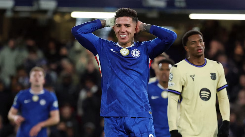 La histórica sanción que sufrió el Chelsea de Enzo Fernández en la Premier League