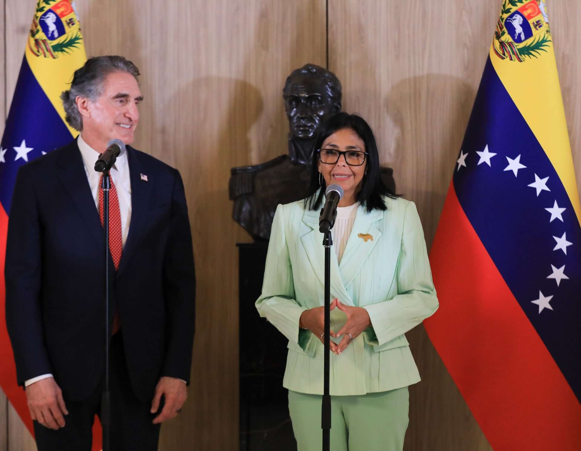 Delcy: hay buena voluntad para construir una agenda de cooperación energética con EEUU