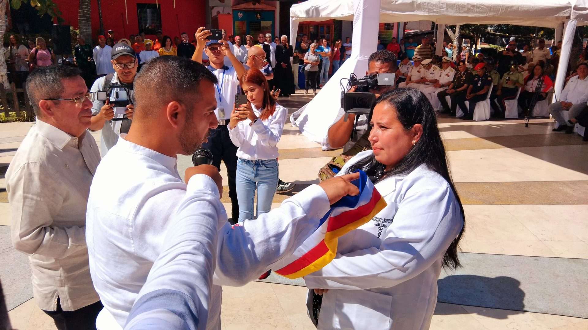 Condecoran a 11 médicos guaireños en natalicio de José María Vargas