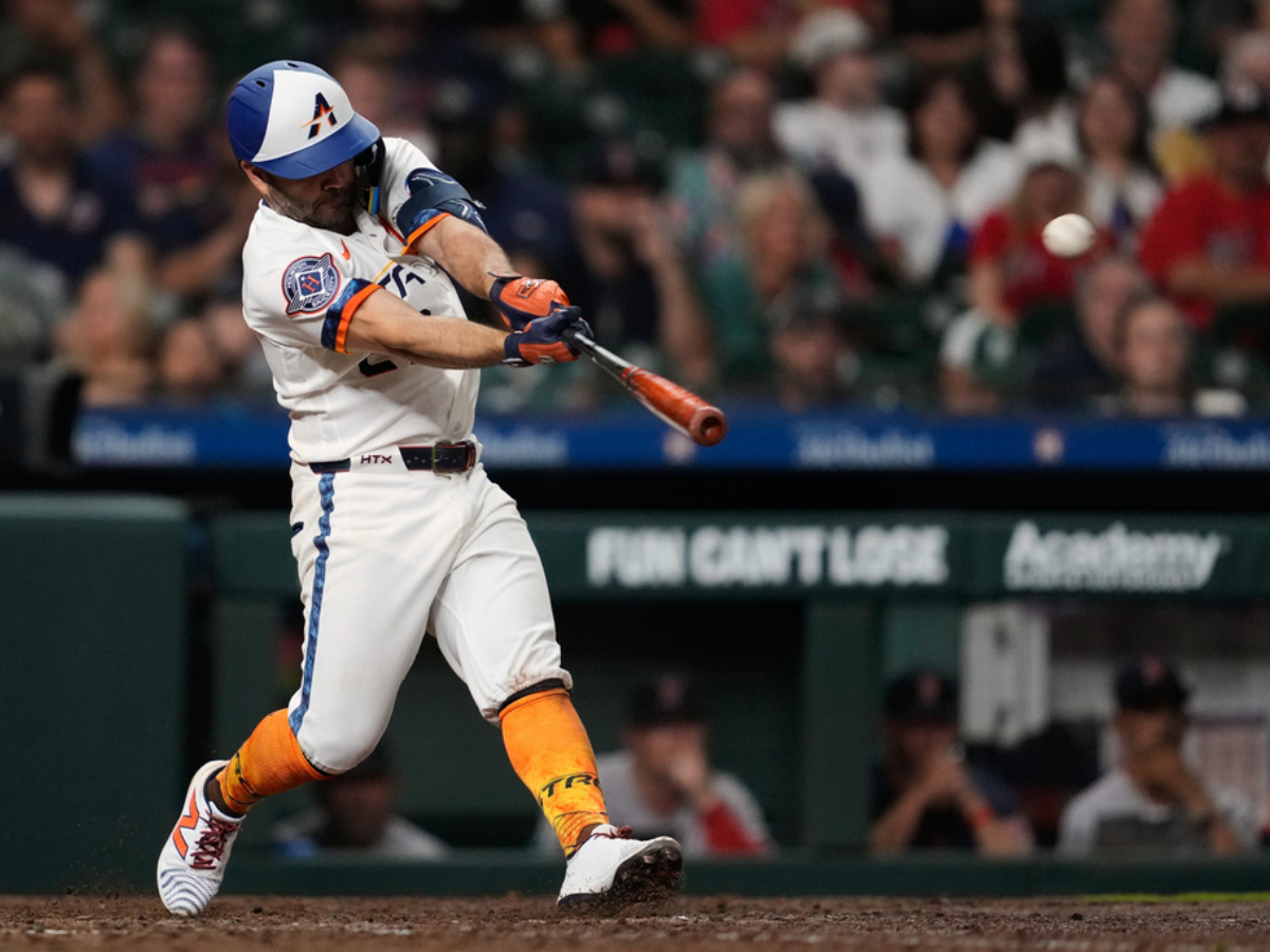 José Altuve acaricia los 2.400 imparables