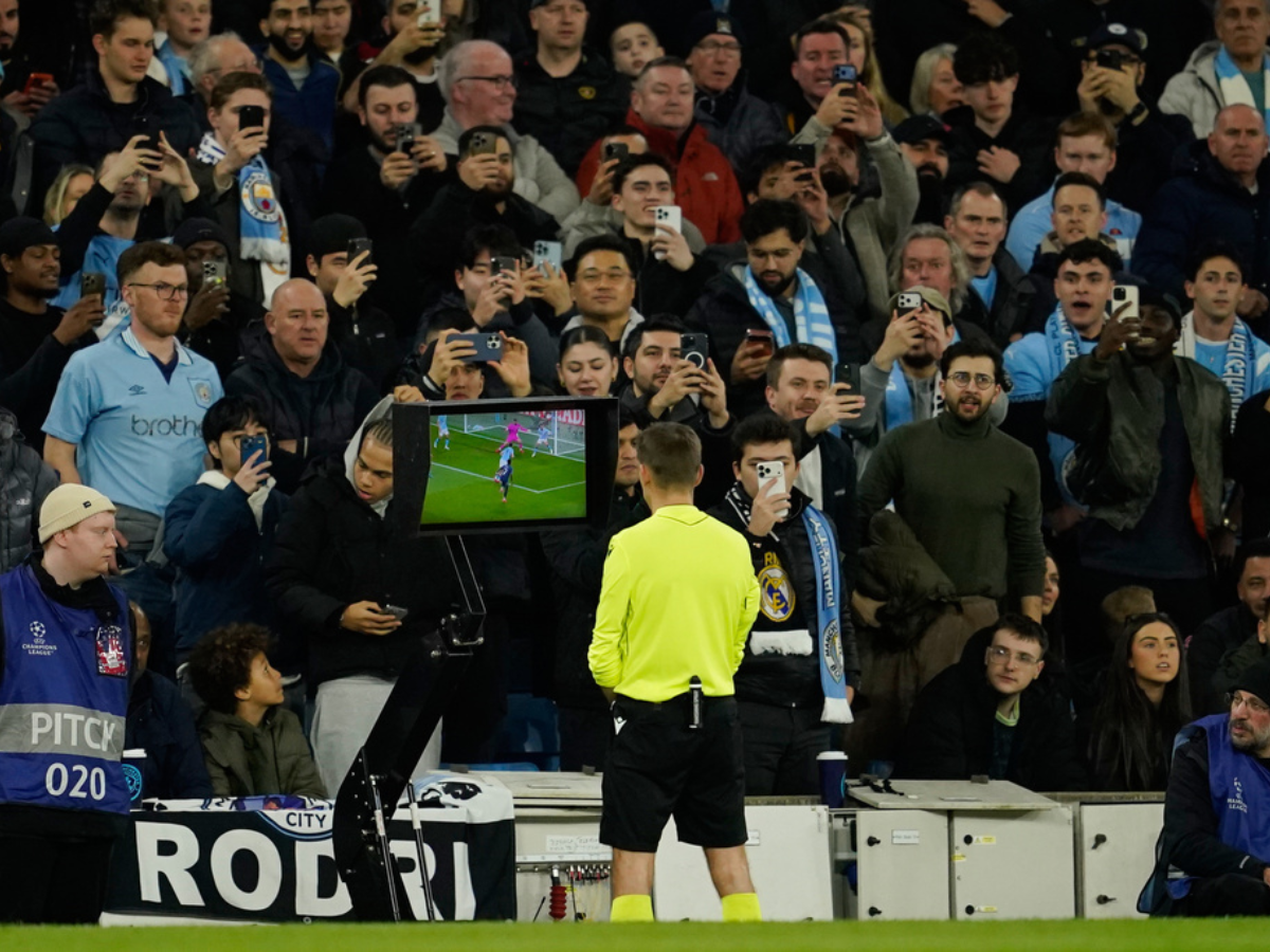 UEFA convoca a las grandes ligas para hablar del VAR