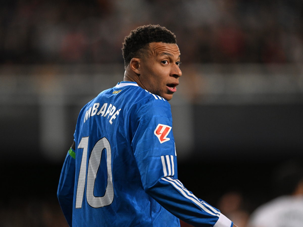 Mbappé: "La noticia de que en el Real Madrid examinaron la rodilla equivocada es falsa"