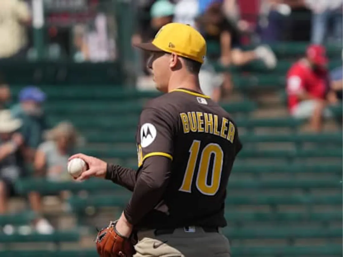 Walker Buehler luce con su nuevo uniforme