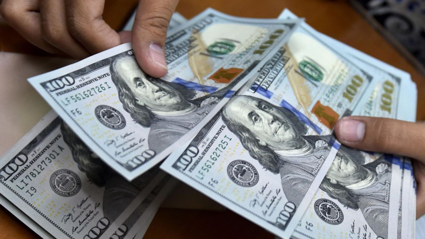 el Estado debe hacer "ajustes progresivos" del salario