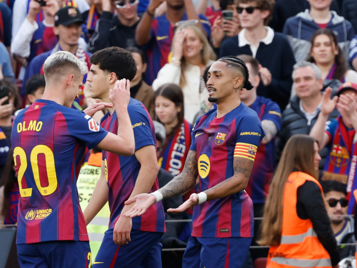 Raphinha impulsa goleada del Barcelona que amplia su ventaja