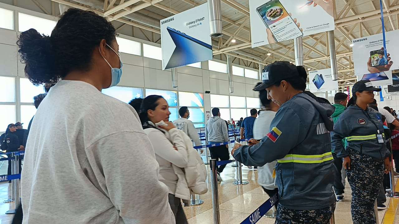 Llegan 142 venezolanos procedentes de Miami a través de Vuelta a la Patria