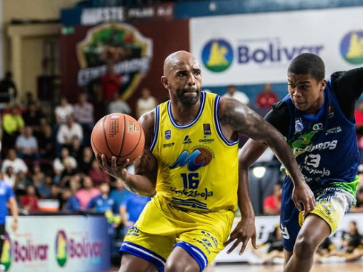 Marinos despachó con categoría a Centauros