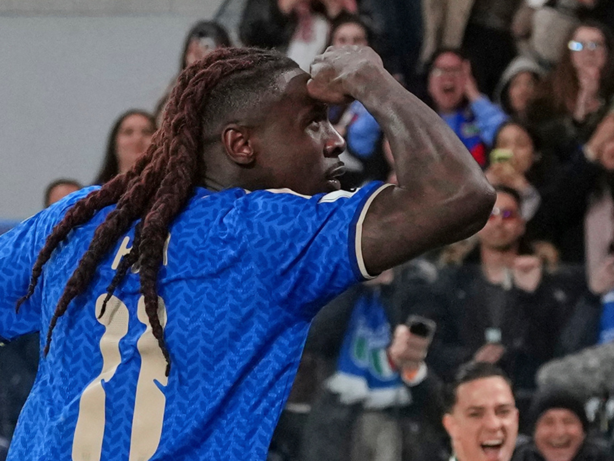 Italia vence 2-0 a Irlanda del Norte en semifinales de repechaje