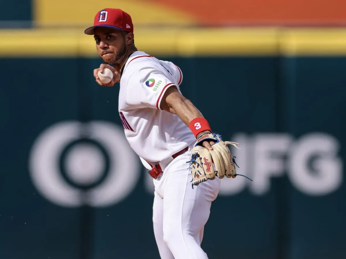 Jeremy Peña se someterá a radiografías tras salir del juego de exhibición